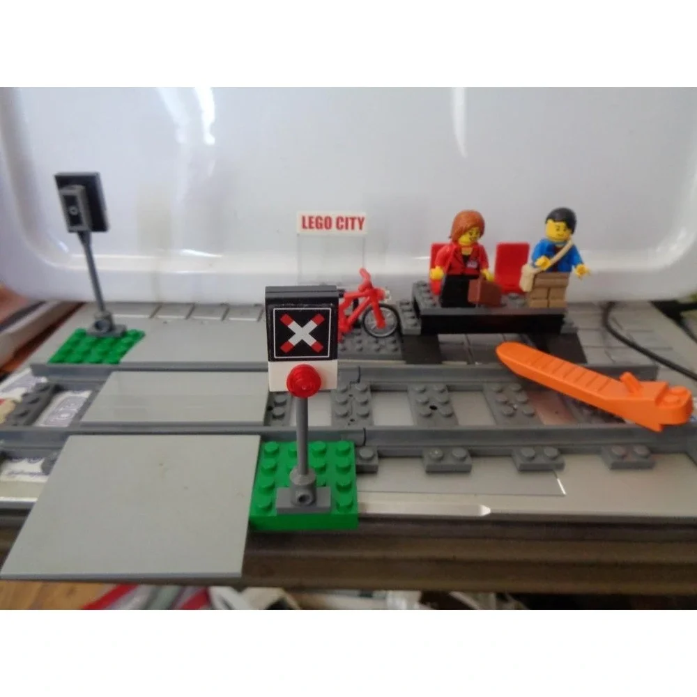 Lego City 60051 High Speed Passenger Train Remote Complete w/ Minifigures